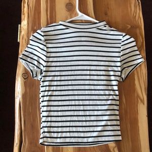 Striped black and white crop t-shirt, high neck.